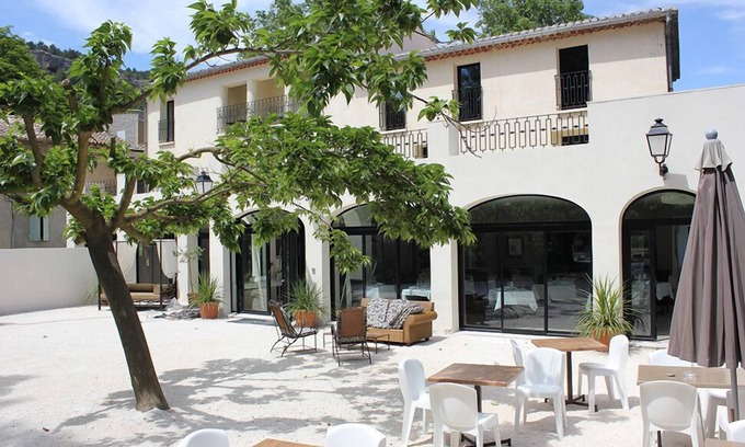 Fontaine-de-Vaucluse Hotel | Logis Hôtel Restaurant du Parc