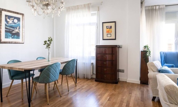 Romareda Apartment | LOIRA PALEONTOLOGO: Spacious and Unique with Charm