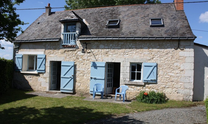Vernoil-le-Fourrier Cottage | Loire Valley cottage near Saumur, peaceful but close to village amenities.