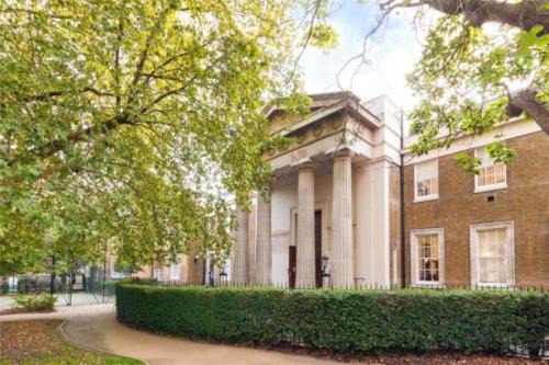 Hoxton Apartment | London City Old St Metro Luxury 1 bed Free Parking Library Conversion