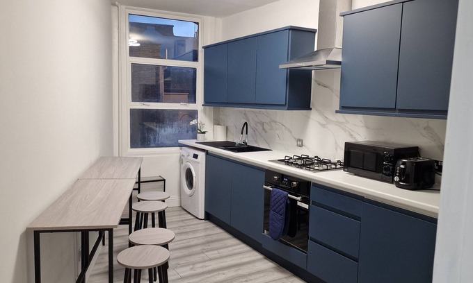 Stratford Apartment | London Stratford 4 bed modern Apartment near train station and Olympic stadium