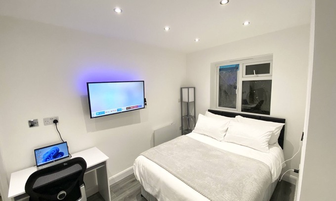 Hatch Lane Apartment | London Studio