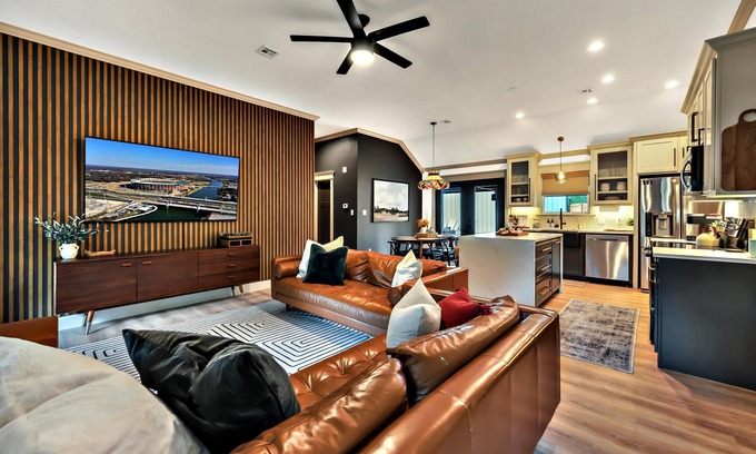 Waco House | Lonetree Ranch an Outdoor Oasis w/hot tub near Baylor/Magnolia