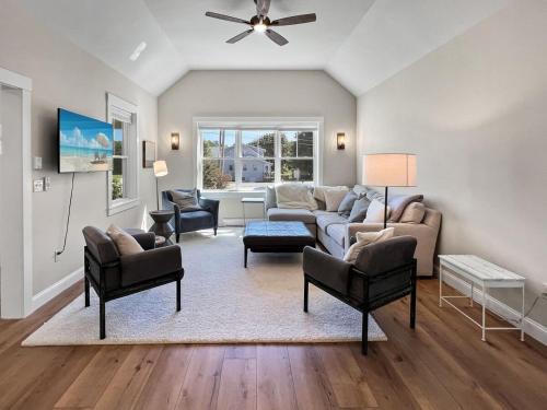 York Harbor House | Long Sands Your All-Season GetAway Brought to you by GetAway Vacations