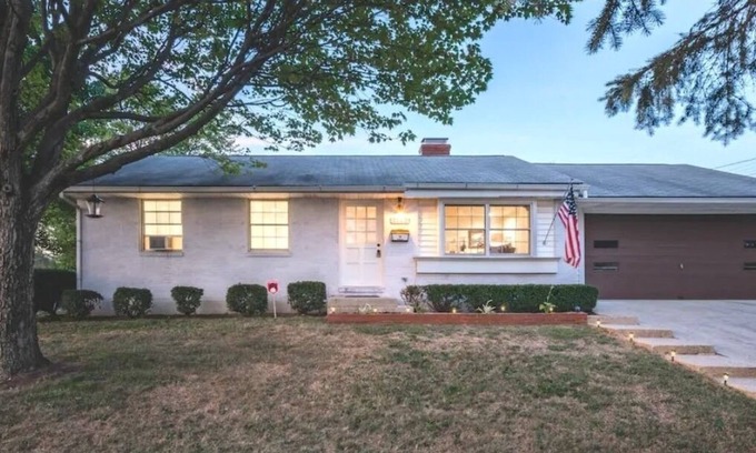 Columbus House | LONG / SHORT STAYS Excellent Reviews Near Airport Spotless