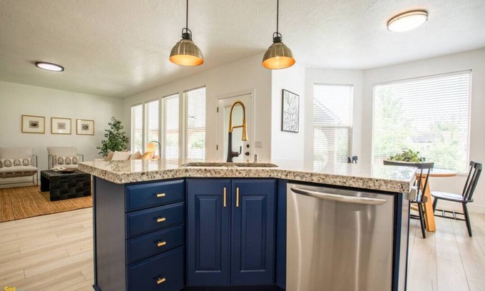 South Jordan Apartment | Long Stays | Luxury | Large Family Homebase