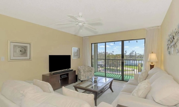 Trailer Estates Condo | Long term Rental nCondo located at the IMG Golf Course- 3 Month minimum