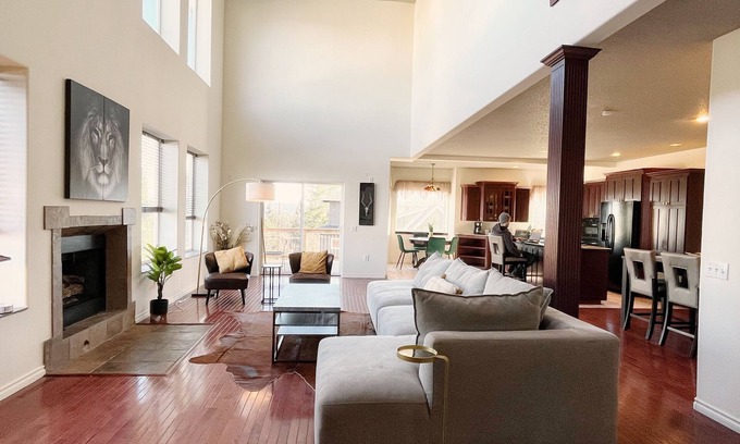 Rosemont Summit House | Long Term stays welcome! Gorgeous house with monthly discounts!
