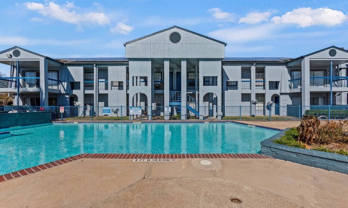 El Lago Apartment | Longer term option · 1 Bed by Clear Lake, NASA & Kemah