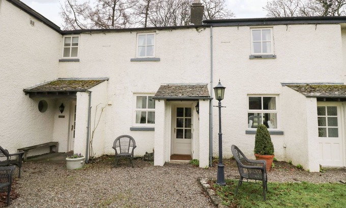 Grange-over-Sands Cottage | LONGLANDS MILKMAID'S PARLOUR, pet friendly, with a garden in Cartmel
