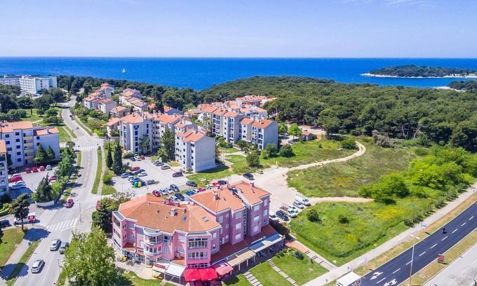 Veruda Apartment | Look forward to a nice vacation in this appealing vacation apartment near the sea.