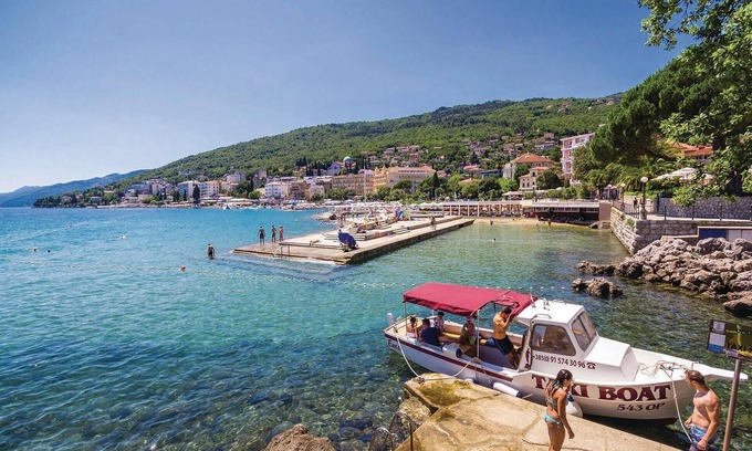 Bregi Apartment | Look forward to a relaxing vacation in this comfortable vacation home with pool access.