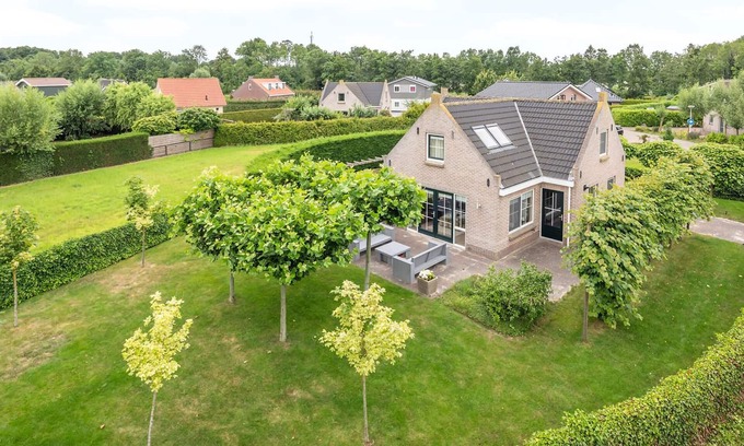 Tzummarum House | Look forward to a vacation in this beautiful vacation home with its own sauna.