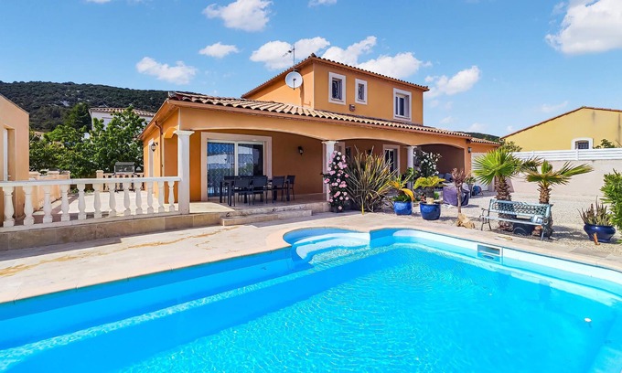 Vailhauques House | Look forward to this family-friendly vacation home with swimming pool.