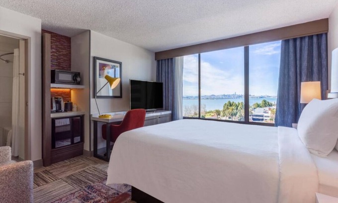 Emeryville Hotel | Look No Further! Onsite Parking, Pets Allowed, Close to Berkeley Art Museum