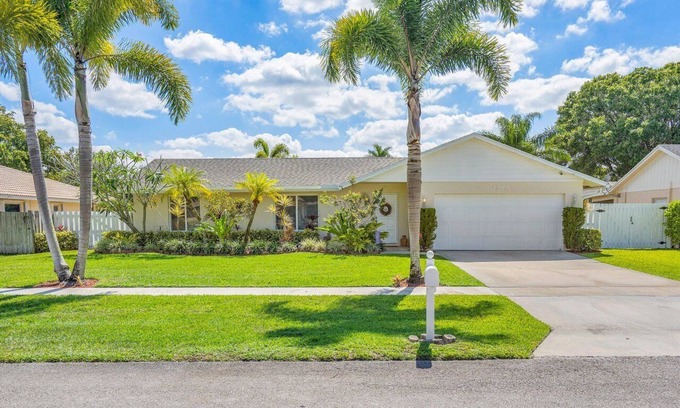 Wellington House | Looking for a peaceful getaway? This Wellington "Casita" Home Awaits You!