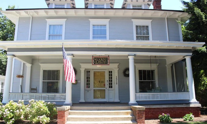 Old Northside Hotel | Looking Glass Inn