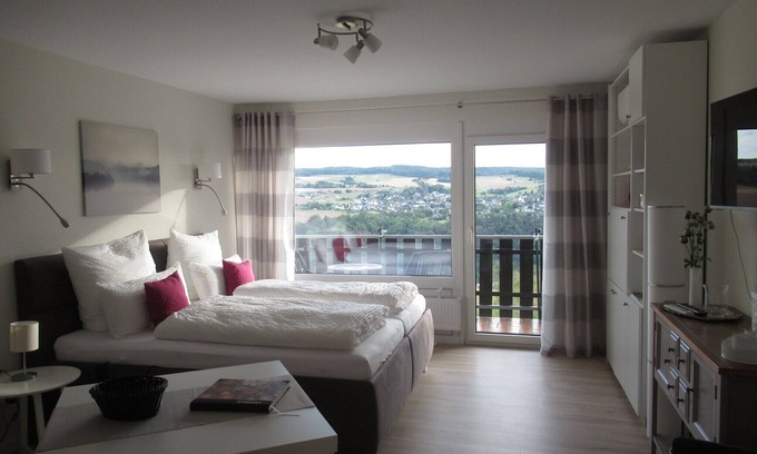Sankt Goarshausen Apartment | Loreley Lounge vacation apartment in the idyllic Rhine valley