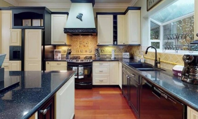 Ashland House | Lori Lane House