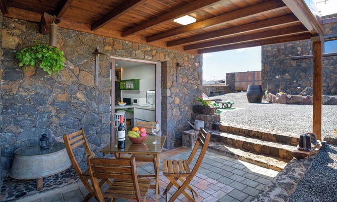 Tinajo Apartment | LOS4NOBLES-EL SACHO LODGING