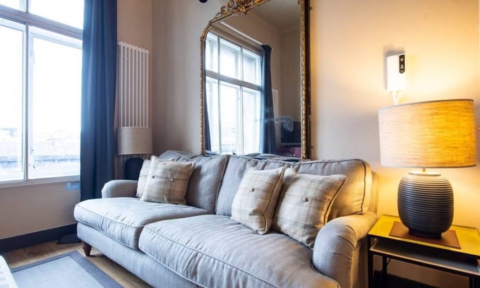 Tollcross Apartment | Lothian Road Apt with Castle View & Elevator