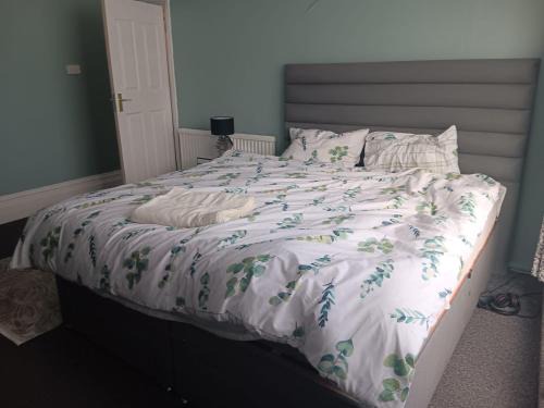 Westcliff-on-Sea House | Lotshe Homes