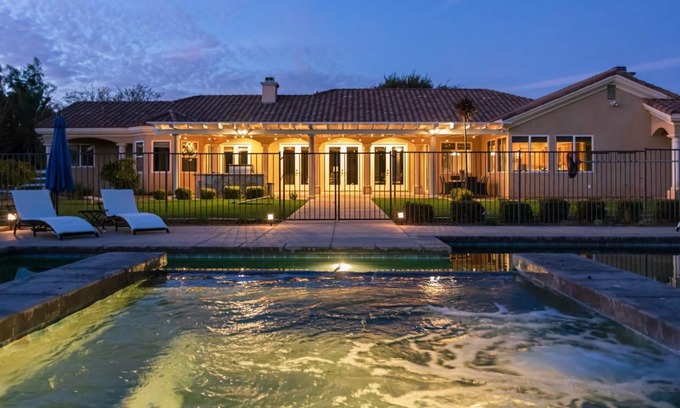 Temecula House | Love at First Syrah - Pool & spa with 2 Casitas