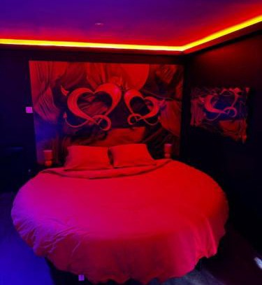 Talmont-Saint-Hilaire Apartment | Love Room Passion