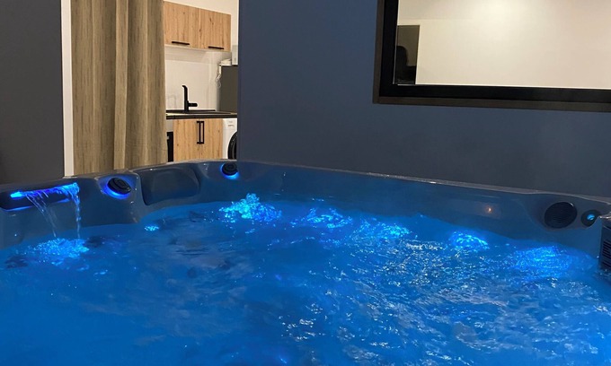 Istres Apartment | Love room/private jacuzzi/exceptional accommodation