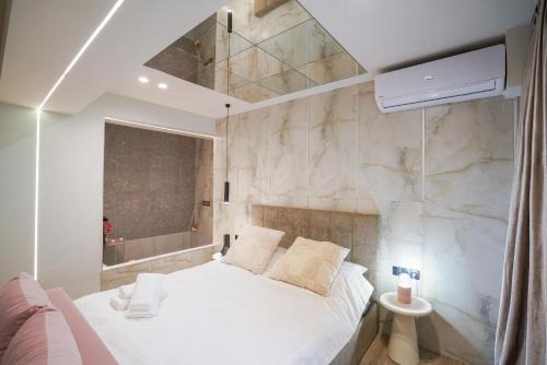 Larissa Apartment | Love room & Spa