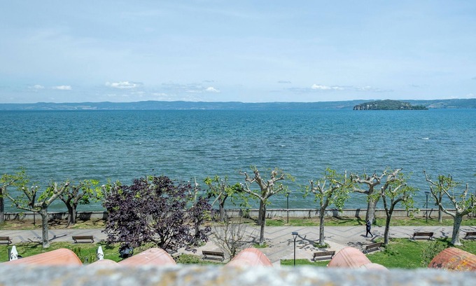 Marta Apartment | [Love Shelter] Attic Room Lake View WiFi Kitchen