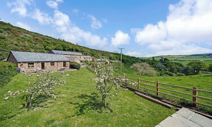 Burgh Island House | Love the Beach? Love Golf? Gorgeous, dog friendly cottage in Bigbury is for you!