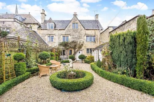 Painswick House | Lovedays Cottage, A Luxury 16th Century home in Painswick