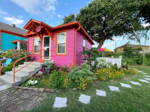 San Jacinto House | LoveLock Garden Cottage King Bed