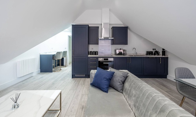Camberley Apartment | Lovely 1-bed Apartment in Camberley