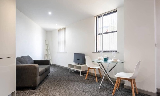 Halifax Apartment | Lovely 1 Bed Budget Flat in Central Halifax