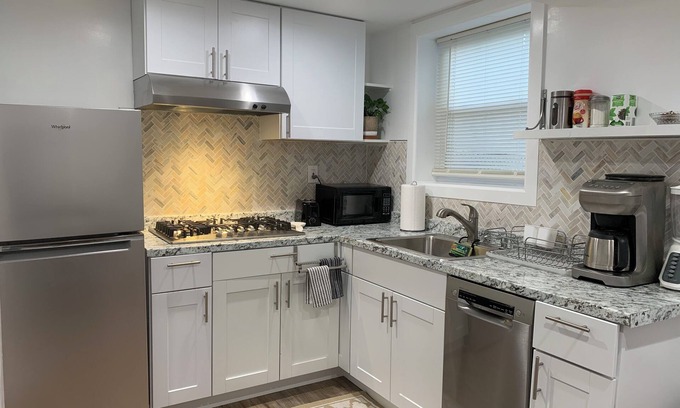 Industry Apartment | LOVELY 1- BEDROOM APARTMENT WITH FREE PARKING.