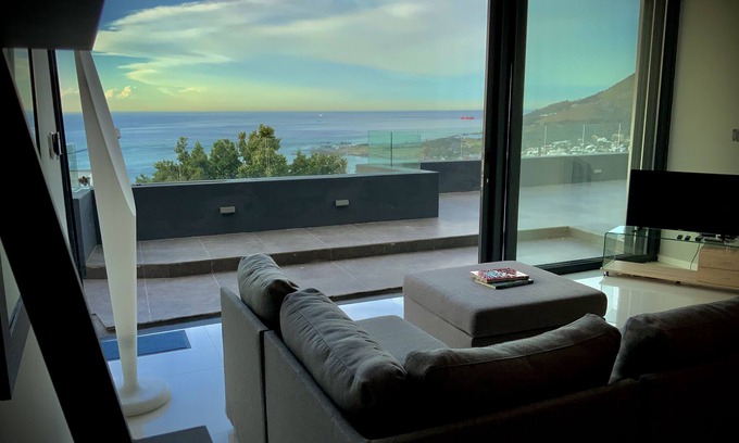 Camps Bay Apartment | Lovely 1 bedroom apartment In camps bay with terrace