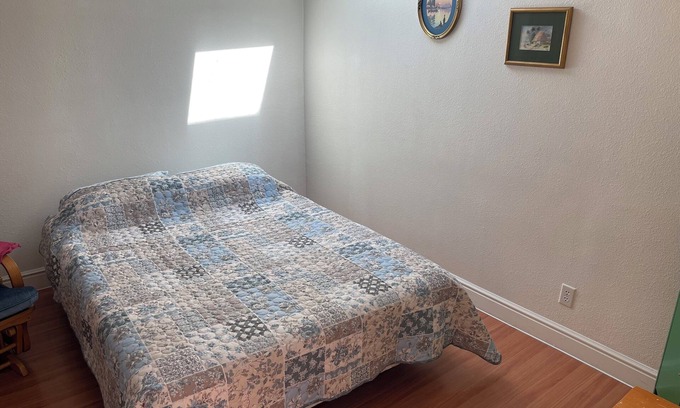 Bushrod Cottage | Lovely 1-bedroom cottage in Oakland