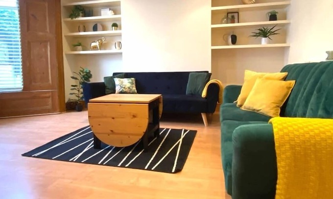Abingdon Apartment | Lovely 1-bedroom garden flat in Acton