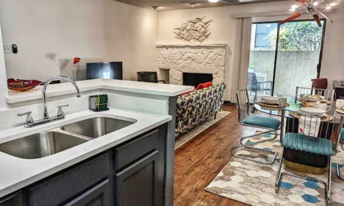 Medical Center District Condo | Lovely 1-Bedroom Med Center Condo w/Pool Access