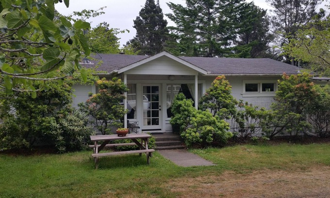 Mendocino House | Lovely 1920's Farmhouse - Family And Pet Friendly