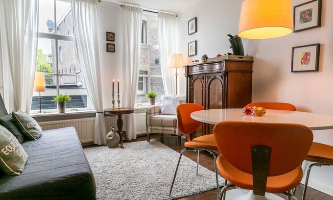 Haarlemmerbuurt Apartment | Lovely 1st Floor Apartment in Historic Canal House, Jordaan, Center, Amsterdam