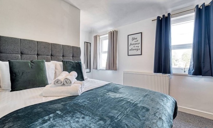 Fernhill Heath House | Lovely 2 Bed Home in Worcester