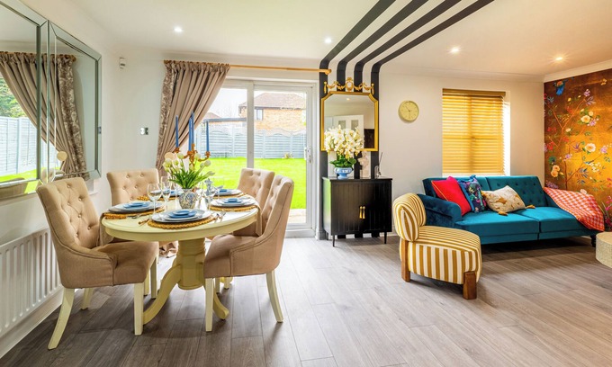 Milton Keynes House | Lovely 2 bed with large garden, close to MK Central Rail station & City Centre