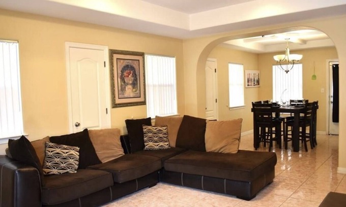 Pharr Apartment | Lovely 2 bedroom apartment with Wifi and covered parking