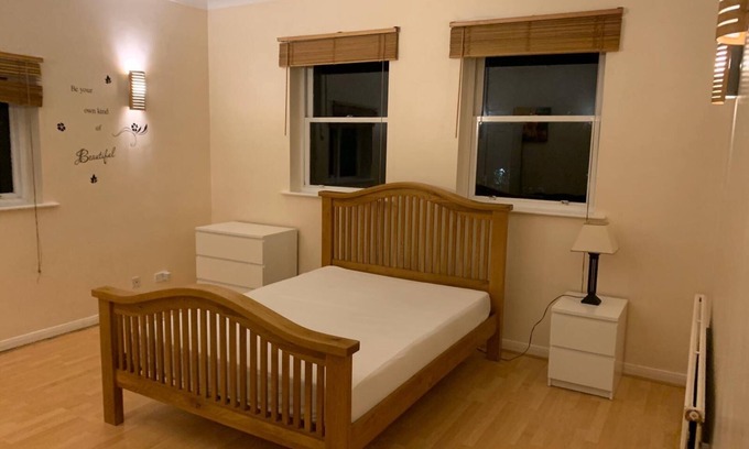 The Lane Apartment | Lovely 3-Bed Apartment in London