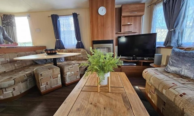 Rhyl Cabin | Lovely 3 bed with balcony and ramp