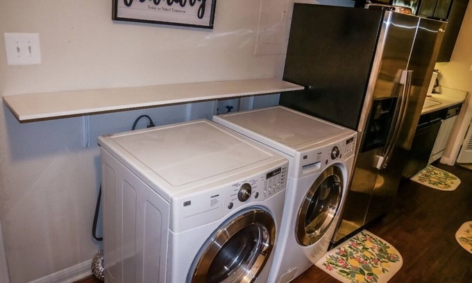 Fort Worth Condo | Lovely 3 bedroom condo with community pool and golf club.