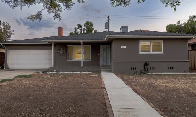 Raisin House | Lovely 3-bedroom house with AC/Heater in Fresno